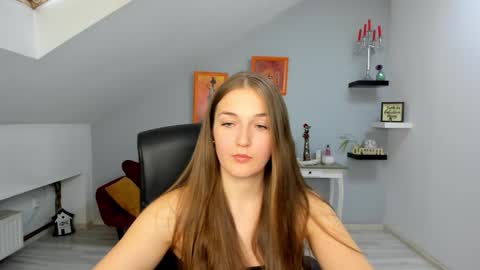 annewilsonn online show from 11/26/25, 12:17