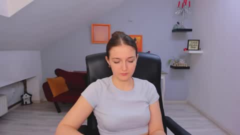 annewilsonn online show from 04/22/26, 11:01