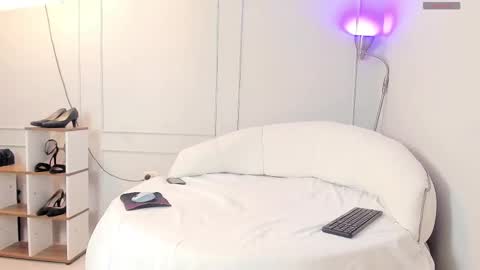 anni_lima online show from 10/01/25, 03:45