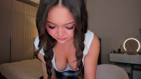 Snapshot of anni_lovely chatting on 06/07/26, 02:43 Annie online show from 06/07/26, 02:43