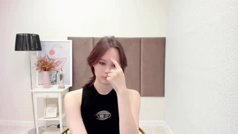 Anni online show from 11/23/25, 04:34