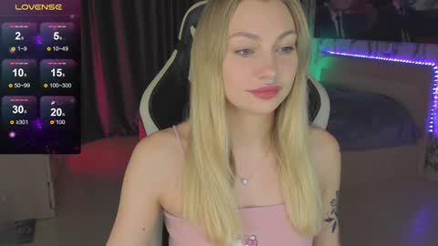 Snapshot of annie69kiss chatting on 12/15/24, 03:13 Annie online show from 12/15/24, 03:13