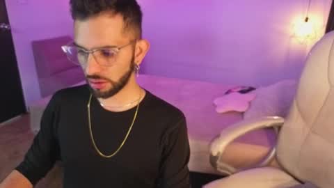 Annie And Ryan  online show from 12/18/25, 04:29