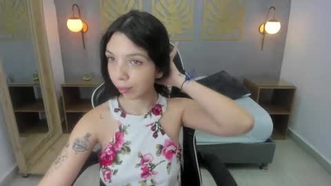 Snapshot of annie_applee chatting on 10/22/25, 12:16 A N N I E online show from 10/22/25, 12:16