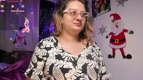 Snapshot of annie_bigboobs_ chatting on 12/20/24, 09:39 Ana Bolena independent model online show from 12/20/24, 09:39