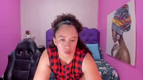 Snapshot of annie_bowie chatting on 06/09/26, 05:35 online show from 06/09/26, 05:35
