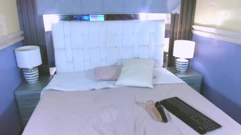 Annie  online show from 04/15/26, 07:58