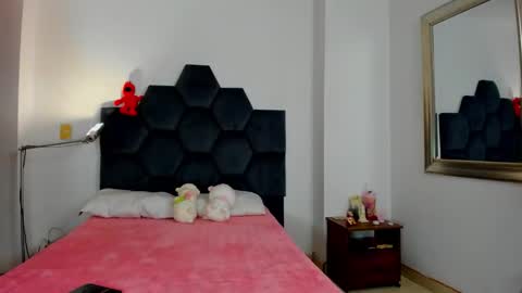 Snapshot of annie_dreams69 chatting on 11/04/25, 05:12 Annie online show from 11/04/25, 05:12