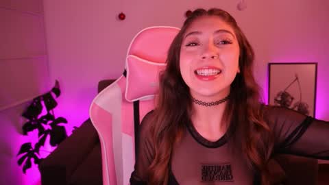 Snapshot of annie_evans24 chatting on 01/06/25, 12:16 Annie Evans online show from 01/06/25, 12:16