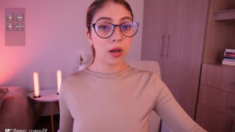 Snapshot of annie_evans24 chatting on 11/02/25, 09:17 Annie Evans online show from 11/02/25, 09:17