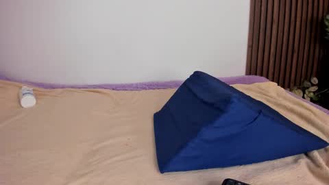 Annie Roberts online show from 12/26/24, 11:13