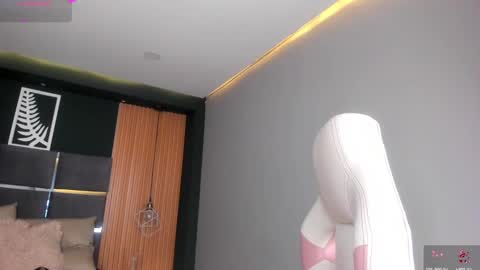 Annie Roberts online show from 12/28/24, 02:32