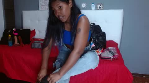 Snapshot of annie_scott_ chatting on 02/18/25, 01:21 annie_scott_ online show from 02/18/25, 01:21