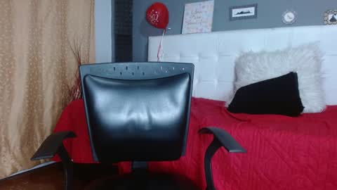 Snapshot of annie_scott_ chatting on 02/19/25, 11:46 annie_scott_ online show from 02/19/25, 11:46