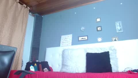 Snapshot of annie_scott_ chatting on 02/28/25, 11:23 annie_scott_ online show from 02/28/25, 11:23