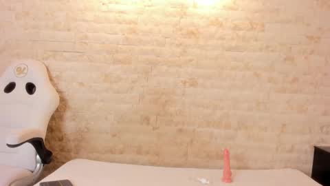 Snapshot of annie_shine_ chatting on 02/27/26, 01:55 ANNIE online show from 02/27/26, 01:55