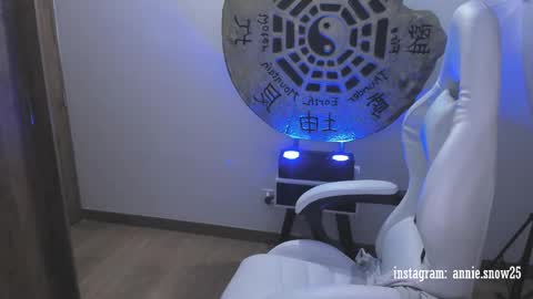 JEANNE no olvides seguirme dont forget follow me  uu online show from 02/18/25, 12:15