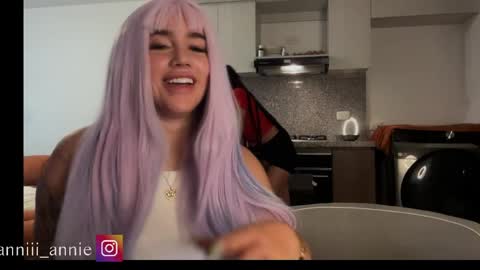 Snapshot of annie_snow_ chatting on 05/04/26, 11:01 JEANNE no olvides seguirme dont forget follow me uu online show from 05/04/26, 11:01