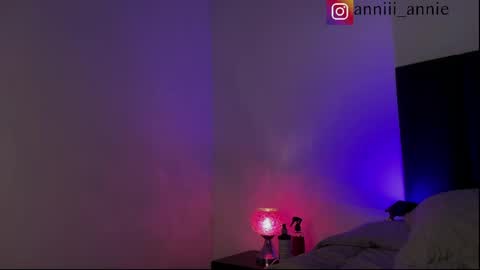 Snapshot of annie_snow_ chatting on 05/13/26, 11:11 JEANNE no olvides seguirme dont forget follow me uu online show from 05/13/26, 11:11