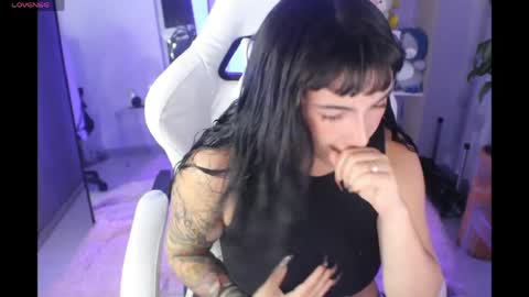 Snapshot of annie_snow_ chatting on 06/07/26, 11:30 JEANNE no olvides seguirme dont forget follow me uu online show from 06/07/26, 11:30