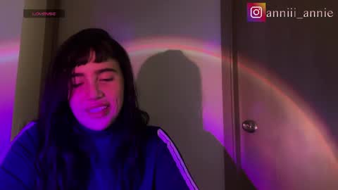 Snapshot of annie_snow_ chatting on 06/11/26, 12:32 JEANNE no olvides seguirme dont forget follow me uu online show from 06/11/26, 12:32
