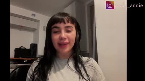Snapshot of annie_snow_ chatting on 06/15/26, 11:07 JEANNE no olvides seguirme dont forget follow me uu online show from 06/15/26, 11:07