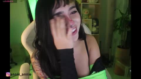 Snapshot of annie_snow_ chatting on 07/14/26, 02:05 JEANNE no olvides seguirme dont forget follow me uu online show from 07/14/26, 02:05