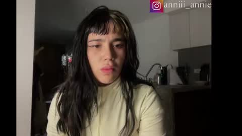 Snapshot of annie_snow_ chatting on 07/16/26, 11:44 JEANNE no olvides seguirme dont forget follow me uu online show from 07/16/26, 11:44