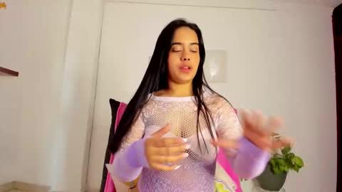 Annie online show from 10/03/25, 01:41