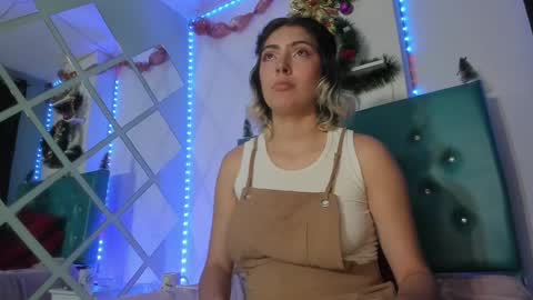 Snapshot of annie_winter1 chatting on 12/12/24, 12:27 Annie online show from 12/12/24, 12:27