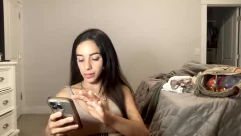 annie_xxx111 online show from 10/28/25, 12:14