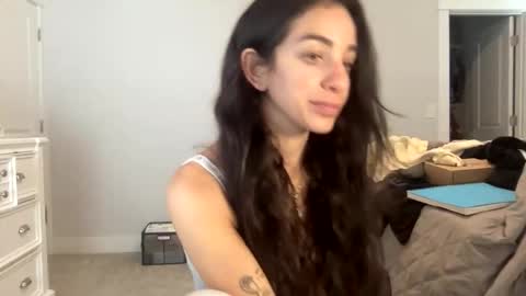 annie_xxx111 online show from 11/06/25, 07:59