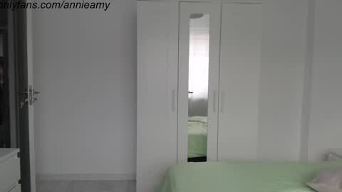 Annie online show from 01/10/25, 02:13