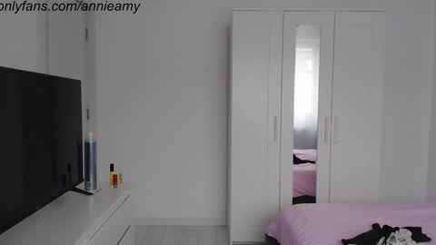 Annie online show from 01/22/25, 01:00