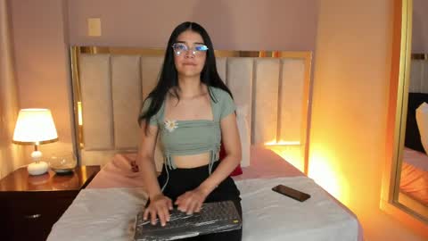 Snapshot of anniebluee_ chatting on 05/08/26, 11:59 Annie Bluee online show from 05/08/26, 11:59