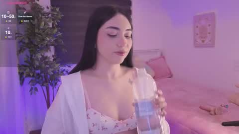 Snapshot of anniebrie chatting on 11/08/25, 06:02 Cassandra online show from 11/08/25, 06:02