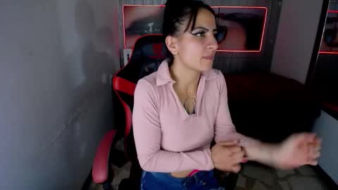 Anniee online show from 12/20/25, 01:40