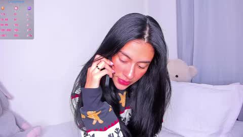 Snapshot of anniegil_cs chatting on 12/03/24, 12:35 Annie online show from 12/03/24, 12:35