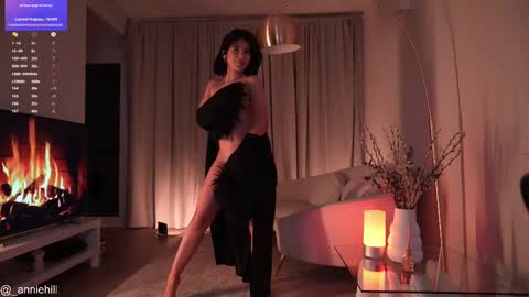 Snapshot of anniehillofficial_ chatting on 03/08/25, 02:45 anniehillofficial_ online show from 03/08/25, 02:45