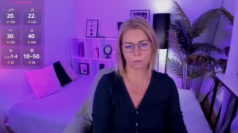 Annie online show from 10/25/25, 01:40