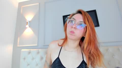 Snapshot of anniemartinezz chatting on 12/23/24, 04:39 Annie online show from 12/23/24, 04:39