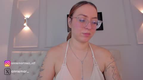 Snapshot of anniemartinezz chatting on 01/23/25, 06:03 Annie online show from 01/23/25, 06:03