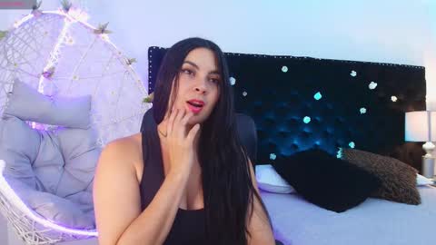 Snapshot of anniestone_ chatting on 09/20/25, 07:37 ANNIE online show from 09/20/25, 07:37