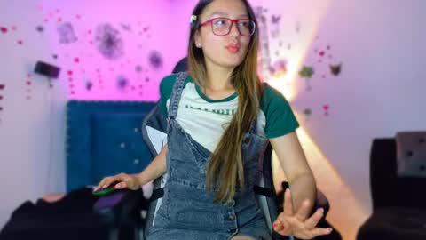Annie  Michael  online show from 05/07/26, 02:39