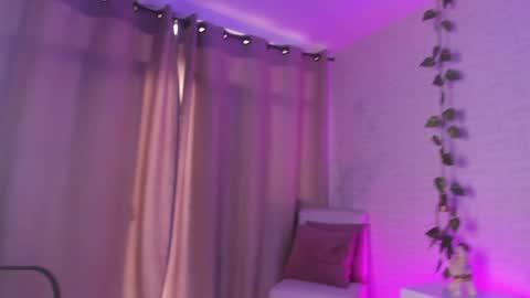 Snapshot of anniie_and_alex chatting on 12/06/24, 12:49 Annie Alex online show from 12/06/24, 12:49