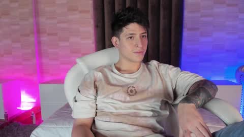 Snapshot of anniie_and_alex chatting on 01/08/25, 02:35 Annie Alex online show from 01/08/25, 02:35