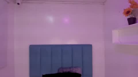 Snapshot of anniie_evans1 chatting on 10/09/25, 04:16 Annie Evans online show from 10/09/25, 04:16