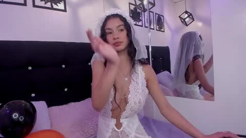 Snapshot of anniie_evans1 chatting on 10/22/25, 04:35 Annie Evans online show from 10/22/25, 04:35