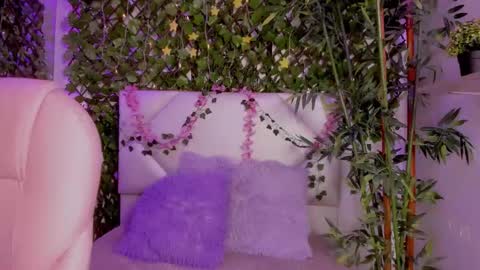 Snapshot of anniie_evans1 chatting on 11/08/25, 04:18 Annie Evans online show from 11/08/25, 04:18