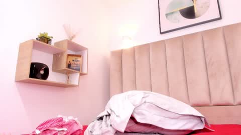 Snapshot of anniie_queen chatting on 02/25/25, 06:25 Annie Queen online show from 02/25/25, 06:25